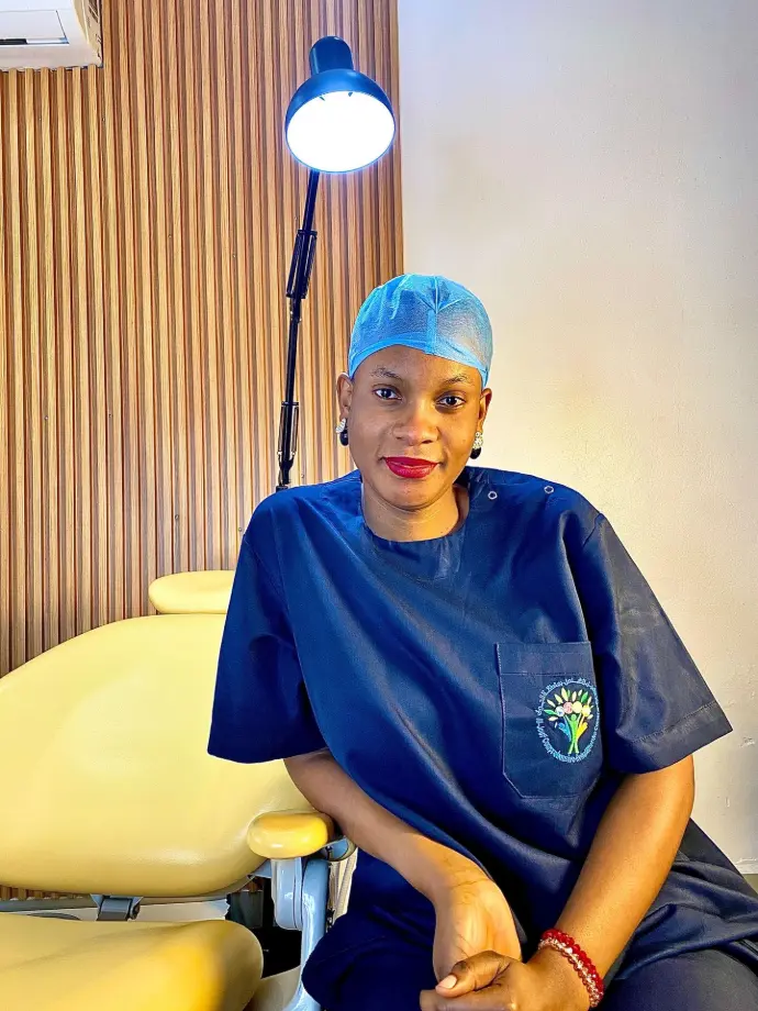 Lukandu Myriam assistante dentaire en rdc au cabinet dentaire du golf cdg