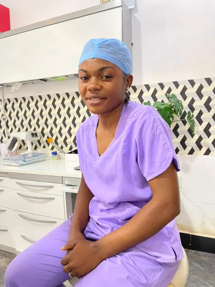 Kumwimba christine assistante dentaire en rdc au cabinet dentaire du golf cdg